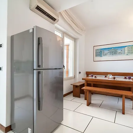 Goodstay Skyline Apartment